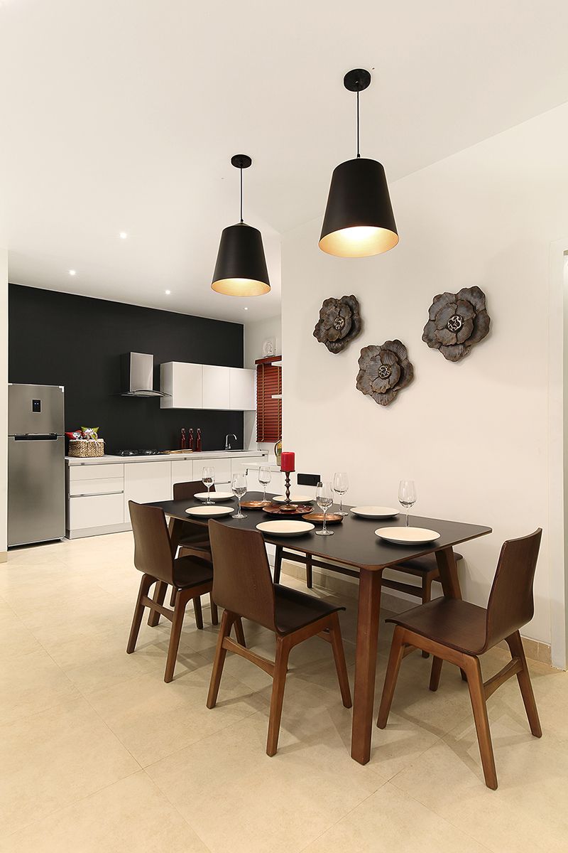 spacious dining area featuring a thoughtful mix of materials and textures 