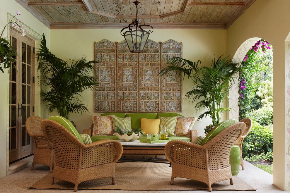 Relaxed tropical style furniture - an interior design trend this summer