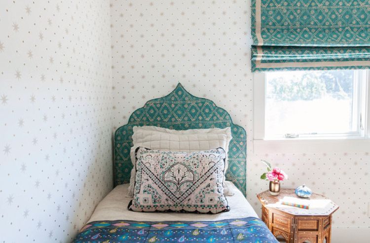 Moroccan-inspired headboard for bed