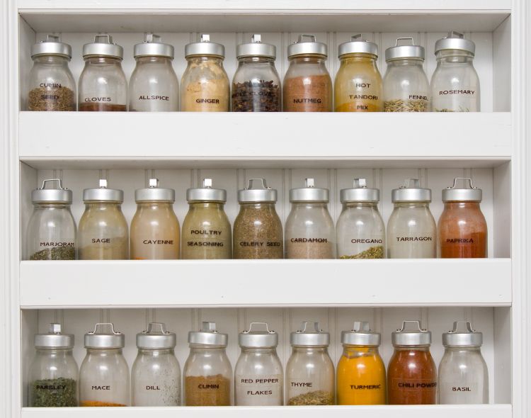 label spices in jars to keep them organized 