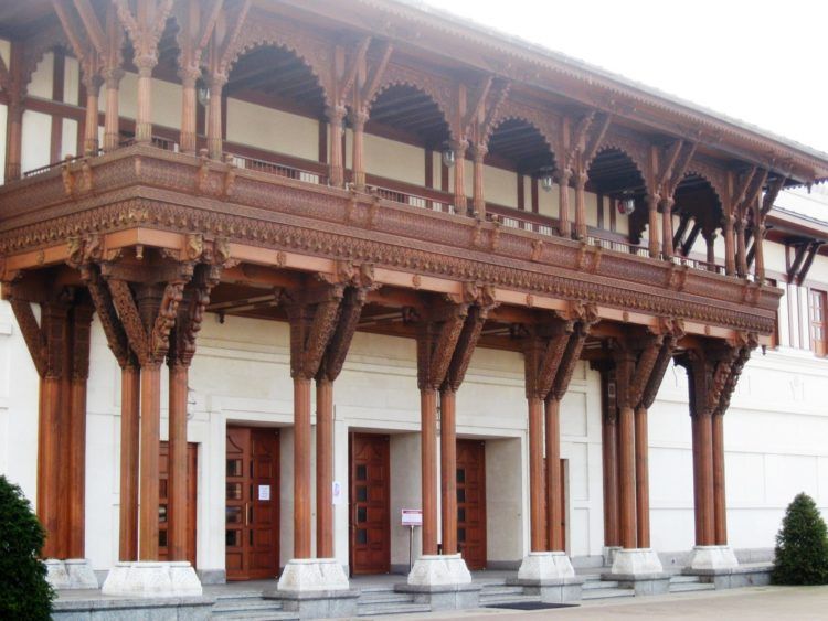 Haveli style wood