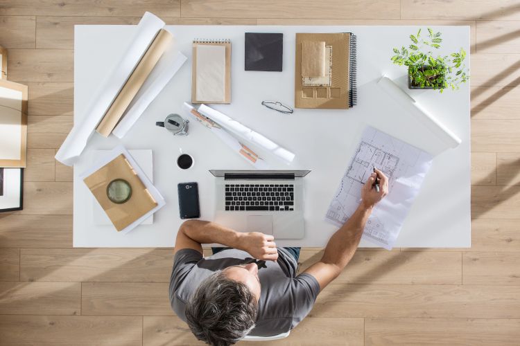 Organize office desk without drawers