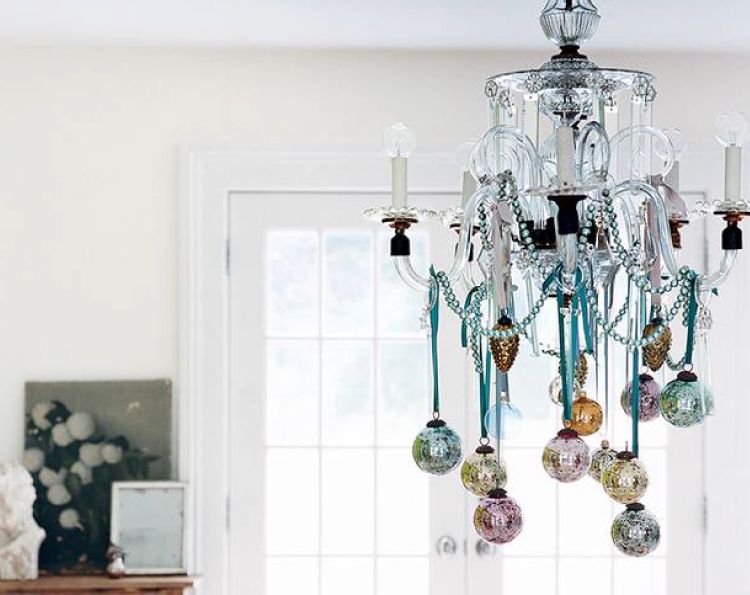 Christmas décor-hanging baubles-chandelier