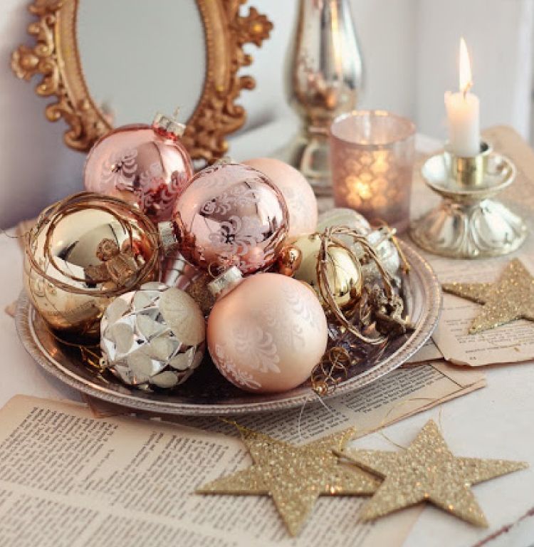 Christmas décor tips-sparkly baubles