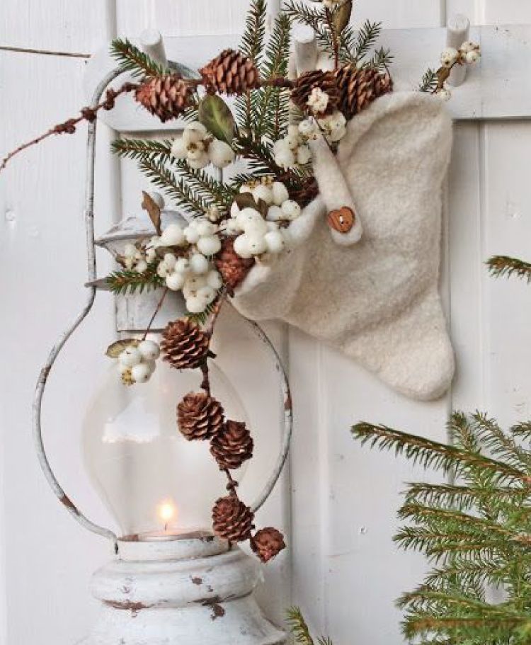 Christmas decoration-pinecones in a cap