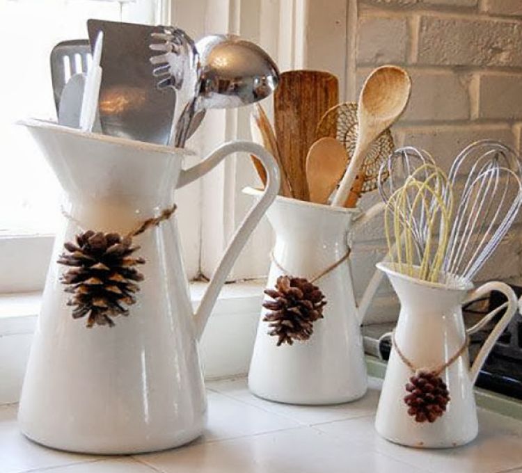 Christmas decorating tips-kitchen décor-pinecones