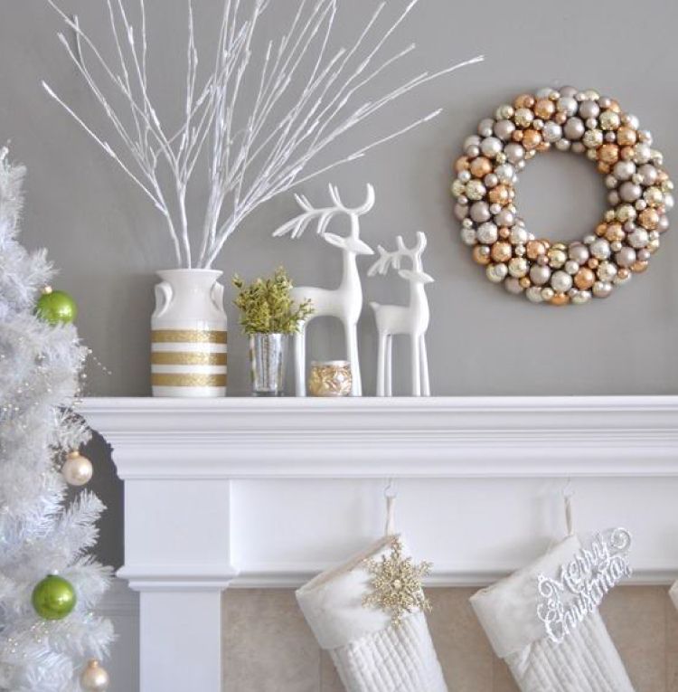 44+ Foyer Christmas Decorating Ideas 2021