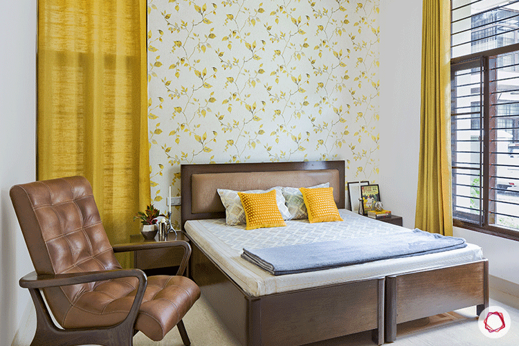 yellow-floral-wallpaper-bedroom