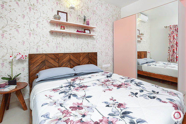 floral-themed-bedroom-in-soft-pinks