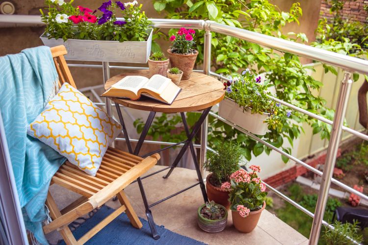 balcony seating ideas-foldable furniture ideas-balcony furniture ideas