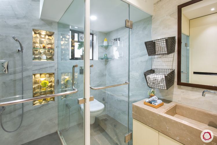 shower-cubicle-trays-towels-mirror-sink