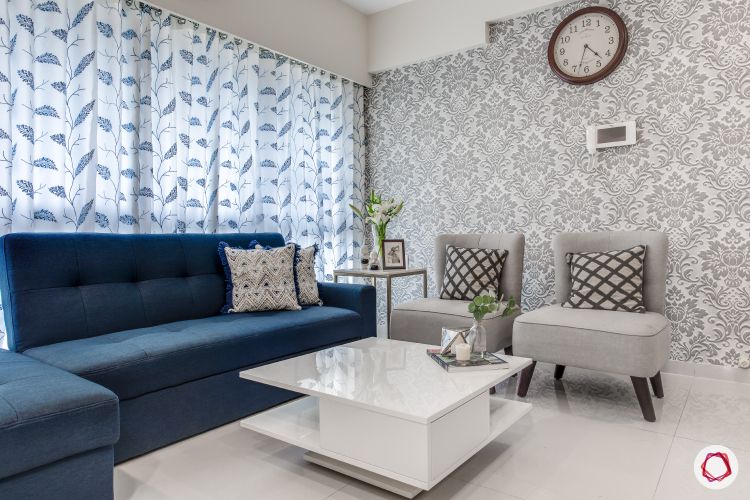 living-room-design-grey-wallpaper-blue-floral-curtains