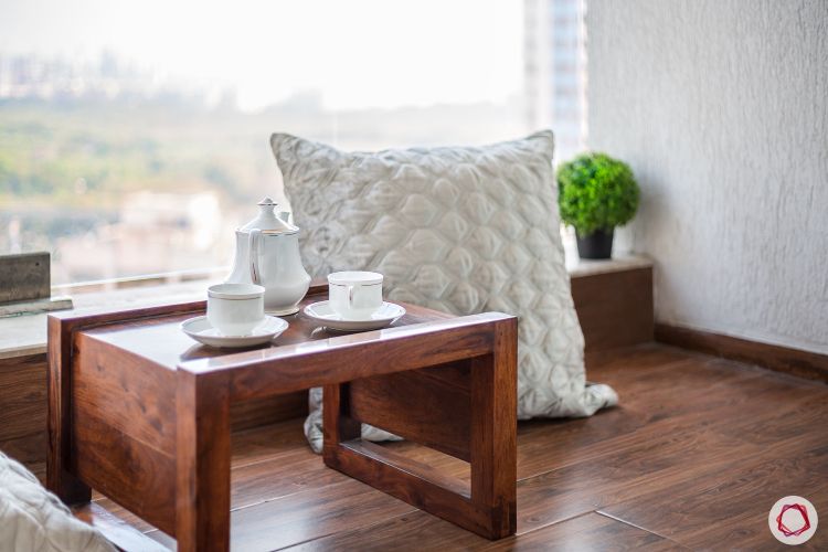 wooden-breakfast-table-and-white-accents