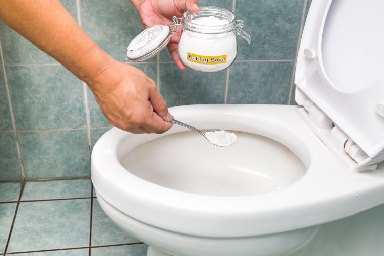 Closed toilet seat overnight and opened it to these stains. They easily  wipe away I just don't understand where they came from? : r/CleaningTips