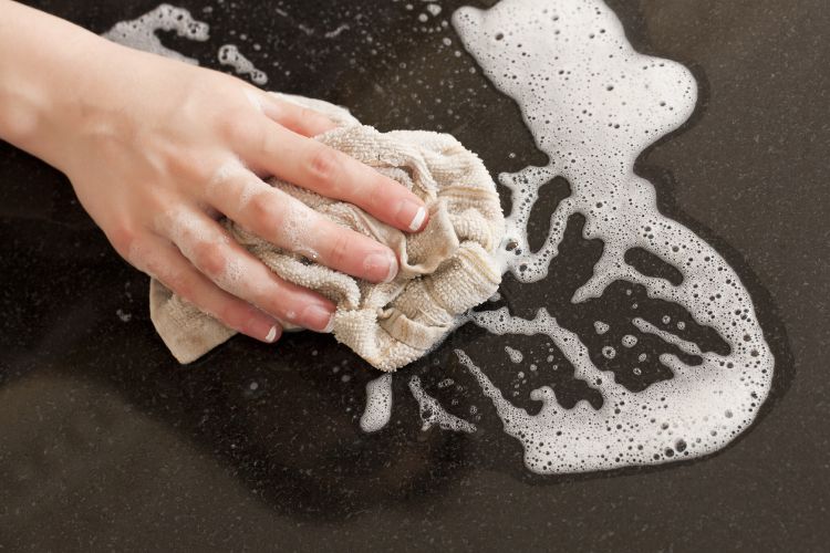 Kitchen granite_cleaning