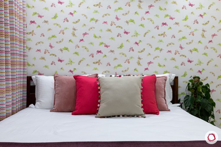 Small home design_girls room wallpaper and bed