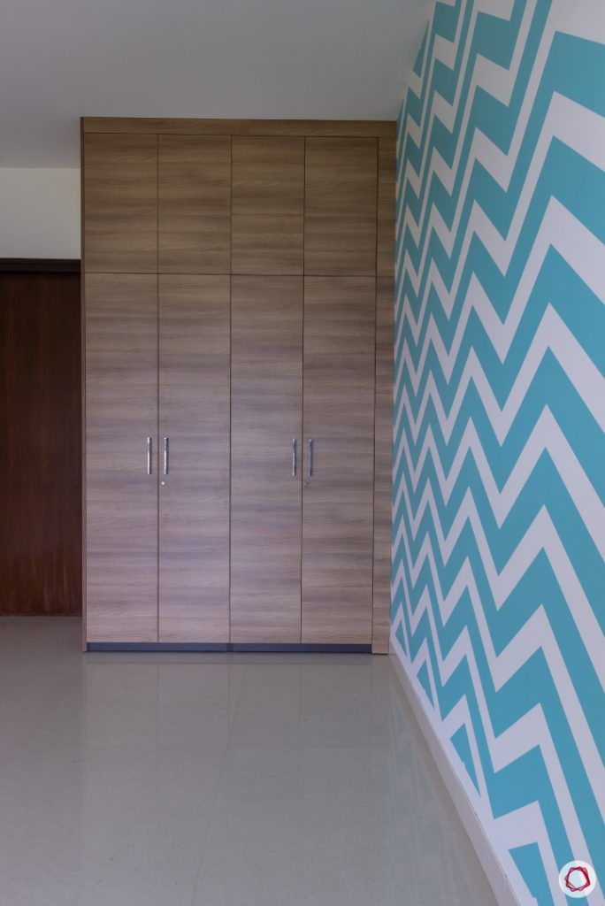 House design ideas_zigzag wallpaper wardrobe