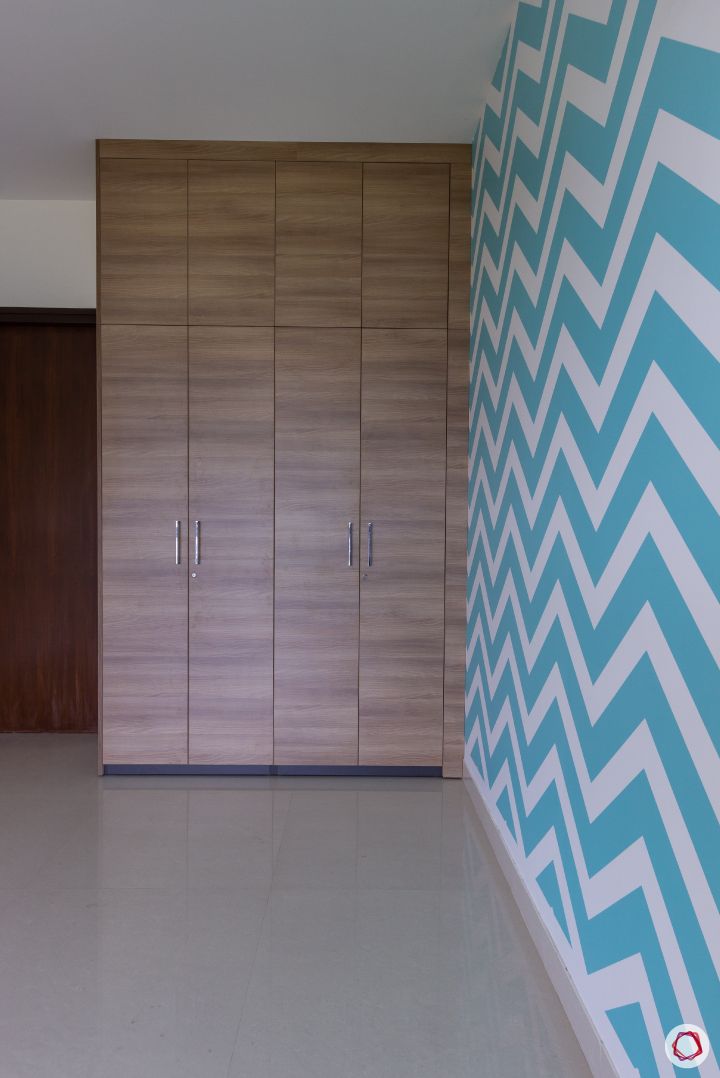 House design ideas_zigzag wallpaper wardrobe