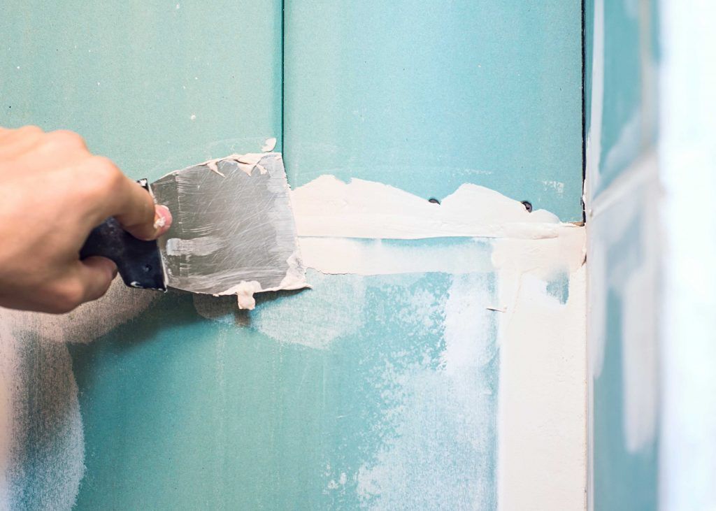 fixing-cracks-in-walls-repair-paint-job