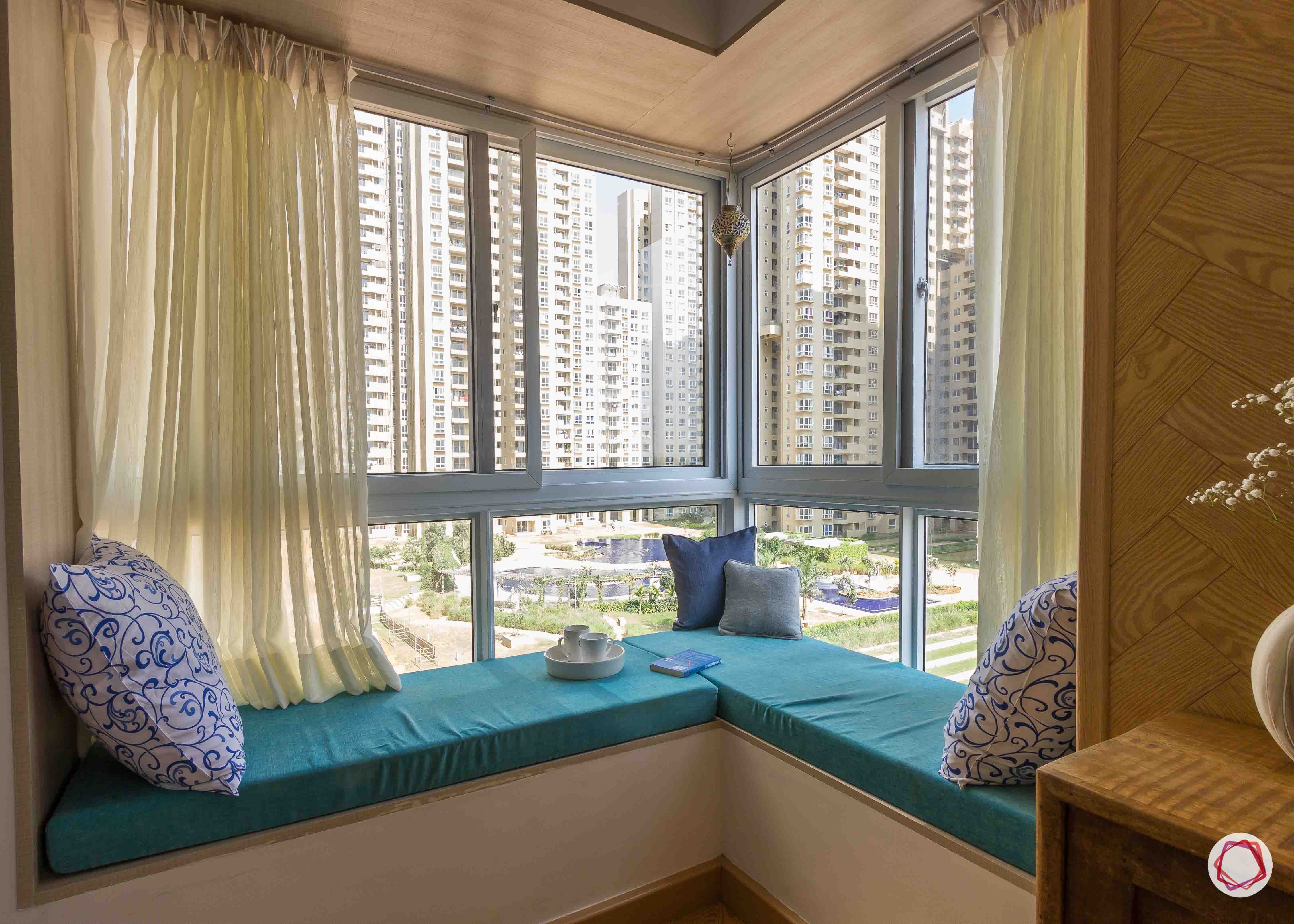 master bedroom-window-seat-blue-cushion-pillows