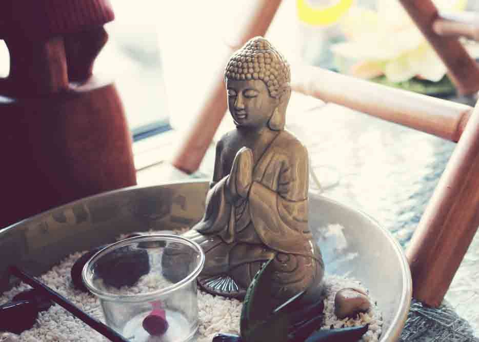 Sitting and Praying Buddha Statue