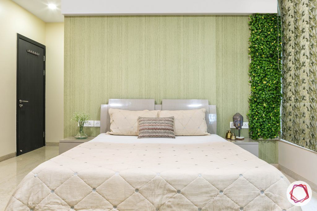 Oberoi esquire_master bedroom bed and vertical garden