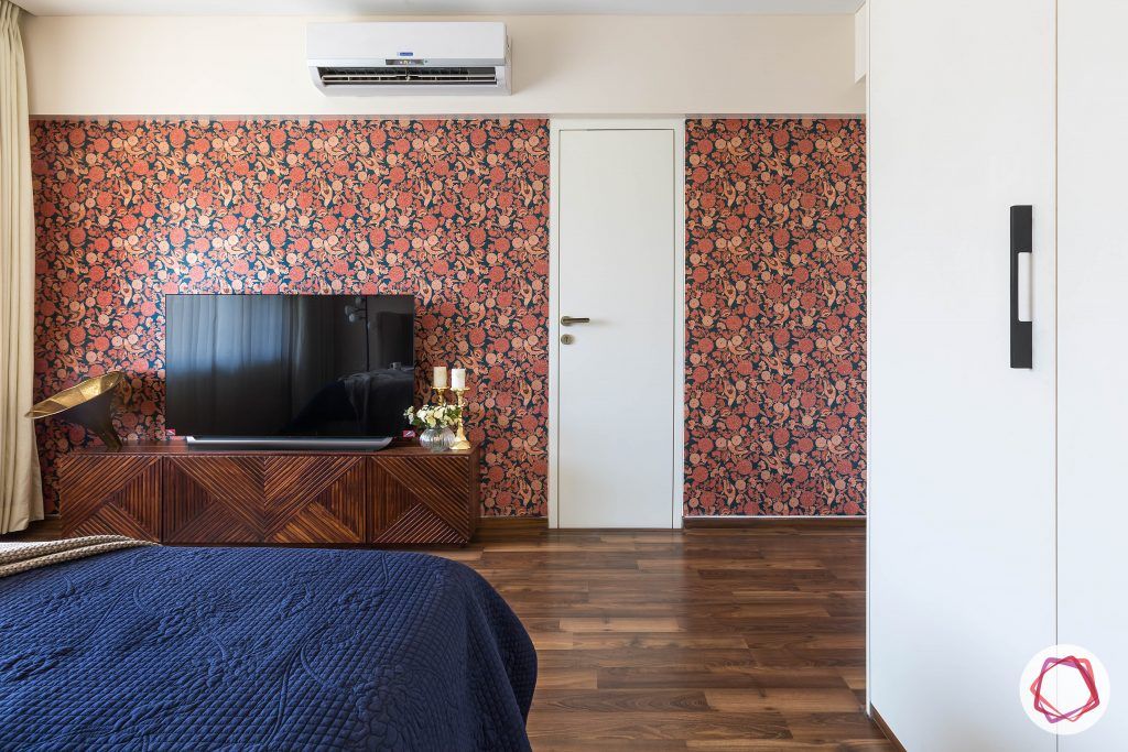 4bhk house plan-guest room designs-wooden tv unit-floral wallpaper-wooden flooring-vintage wallpaper-sabyasachi wallpaper