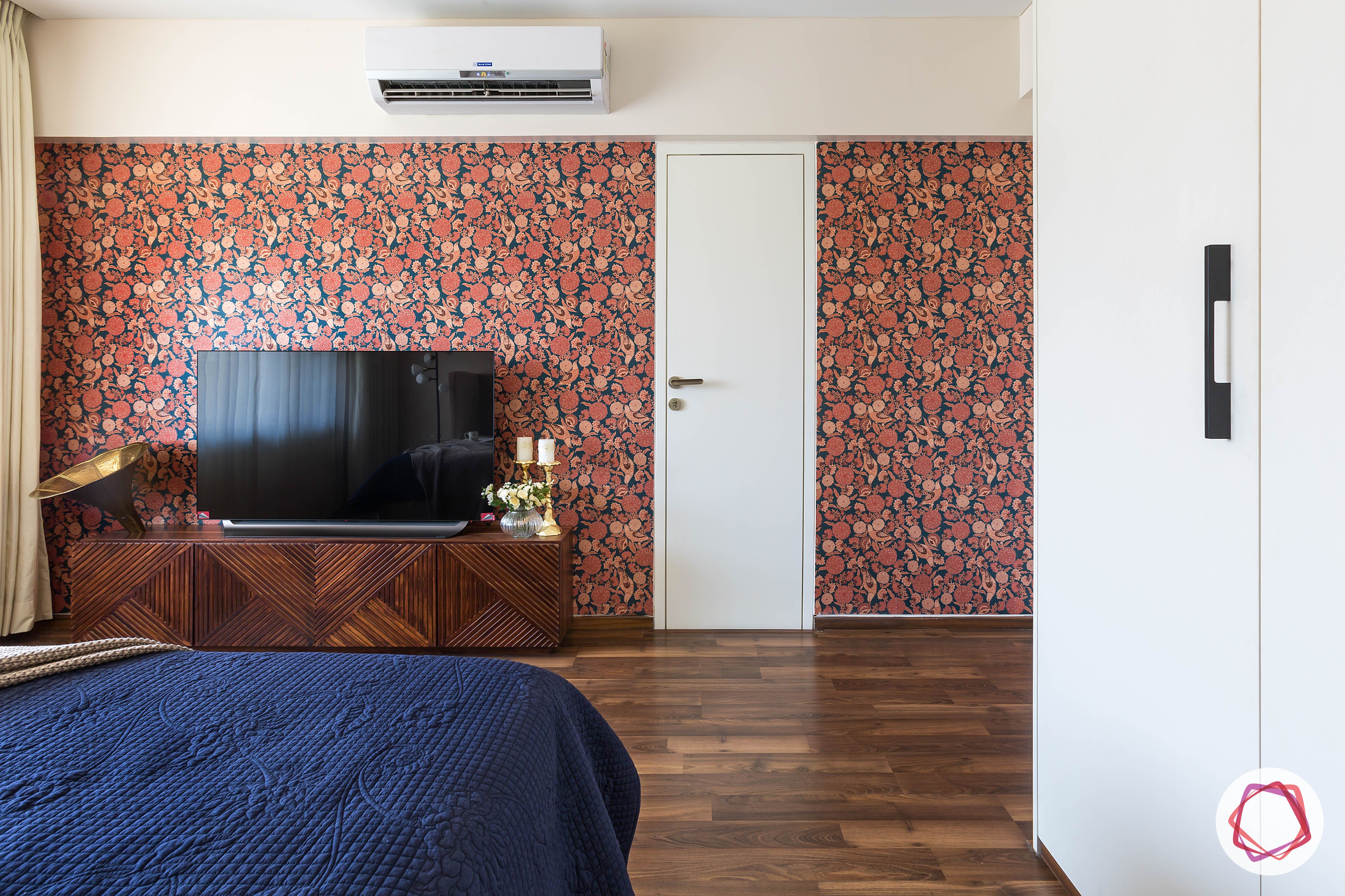 4bhk house plan-guest room designs-wooden tv unit-floral wallpaper-wooden flooring-vintage wallpaper-sabyasachi wallpaper 