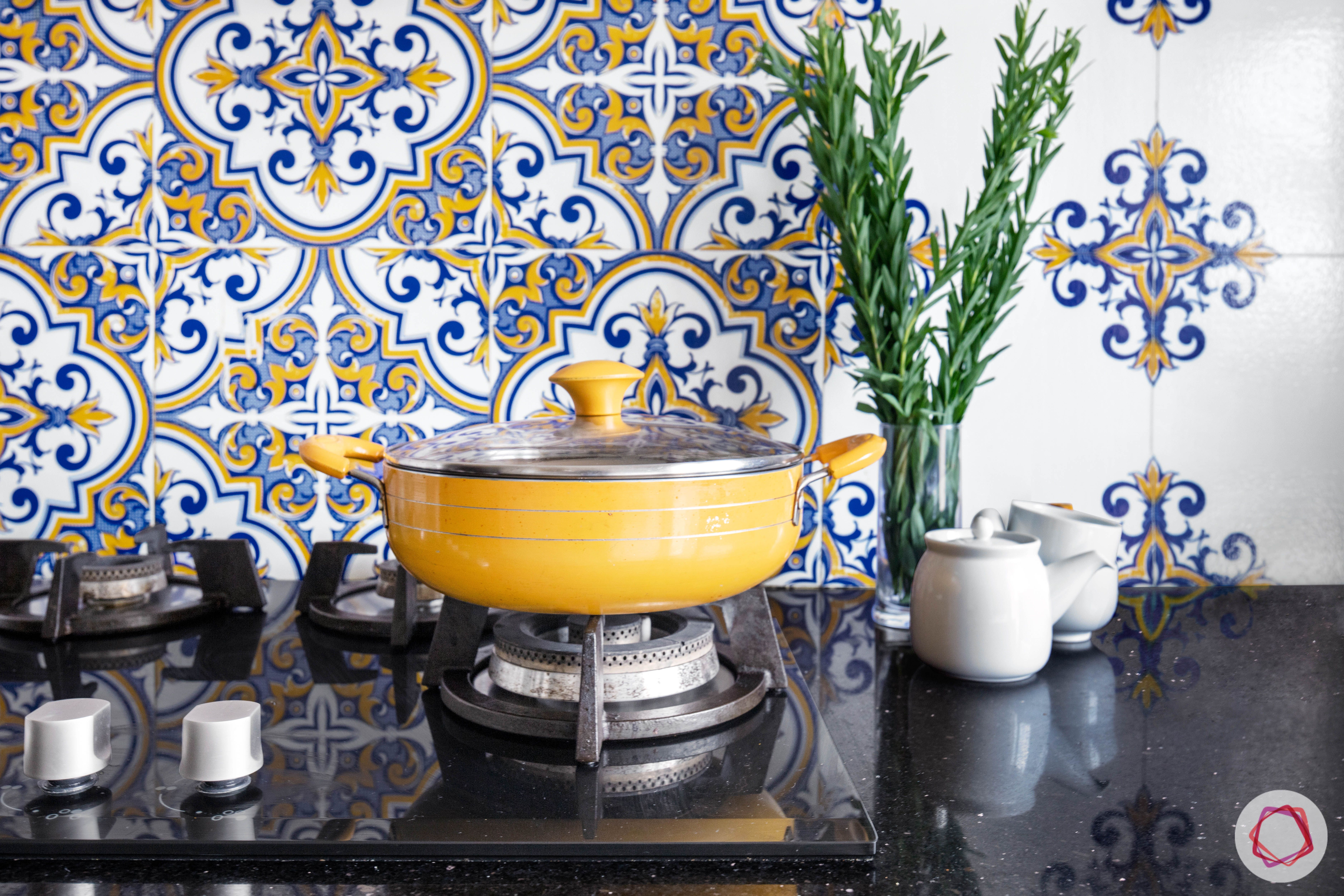 wall-tiles-design-floral-ceramic-backsplash-countertop-pot-stove
