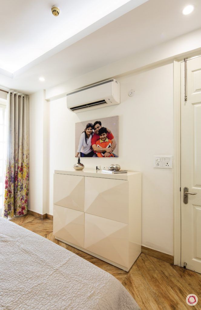 flat-in-faridabad-master-bedroom-storage-cabinet-false-ceiling