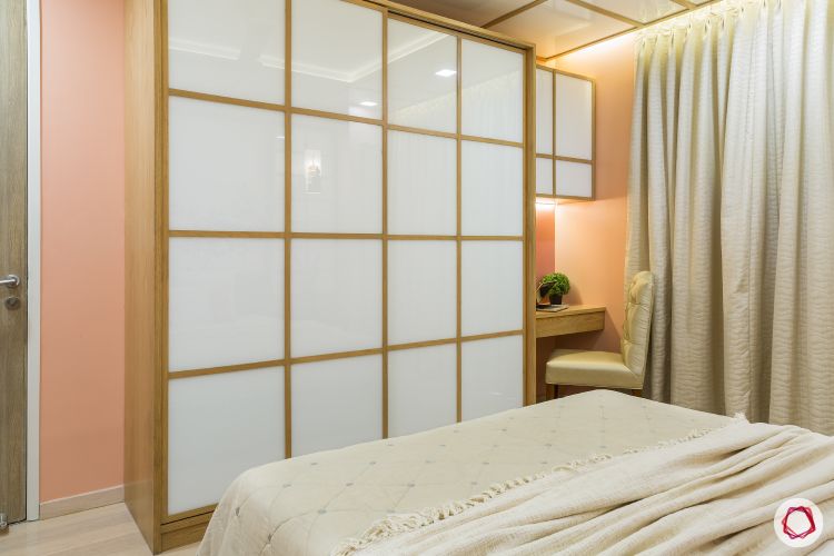 master-bedroom-japanese-wardrobe-study-table-pink-wall
