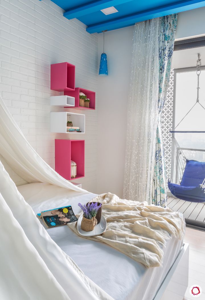 lodha-wadala-daughter-bedroom-white-wall-blue-ceiling-pink-shelves-swing