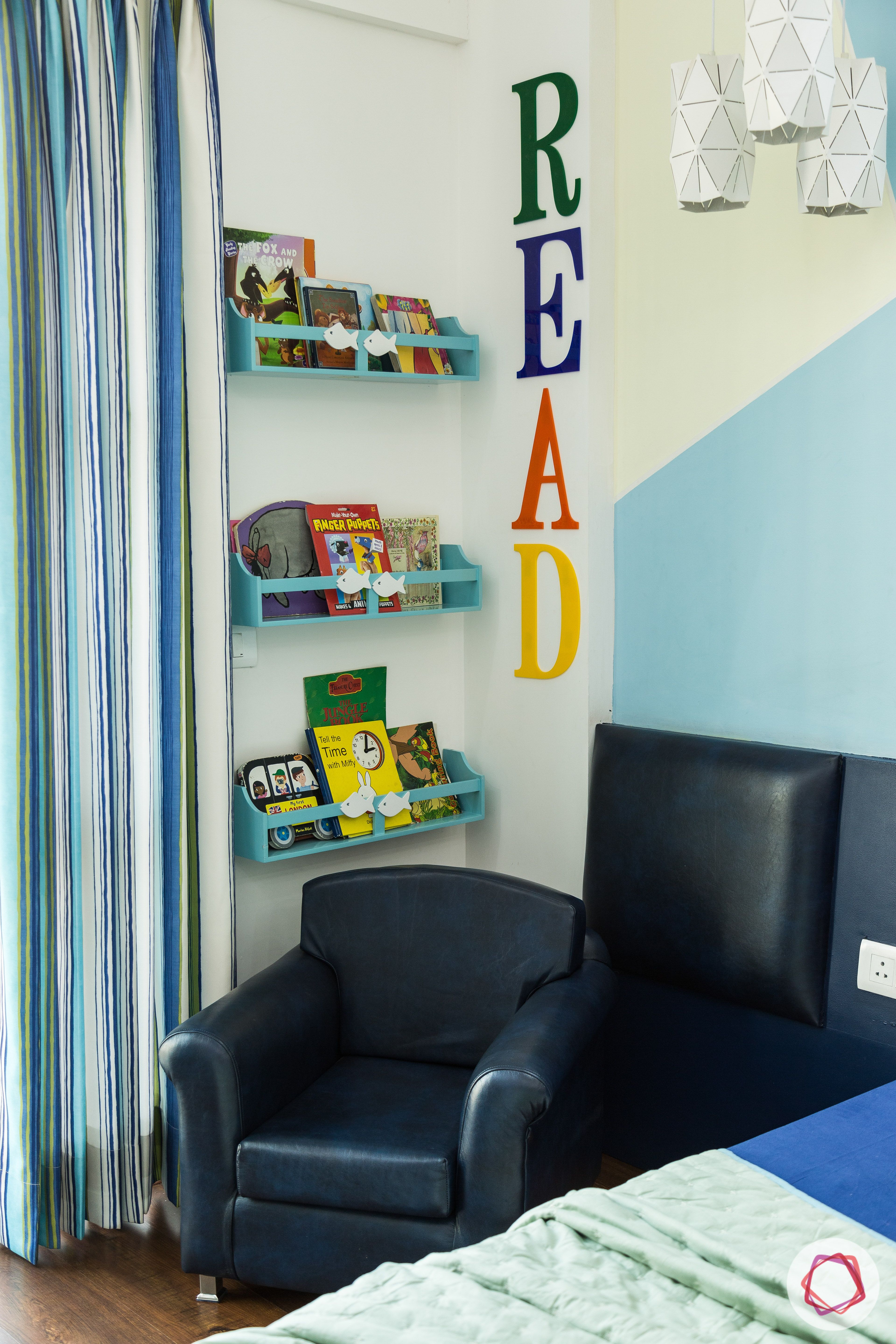 kids-room-reading-nook-black-sofa-bookshelf-blue-wall

