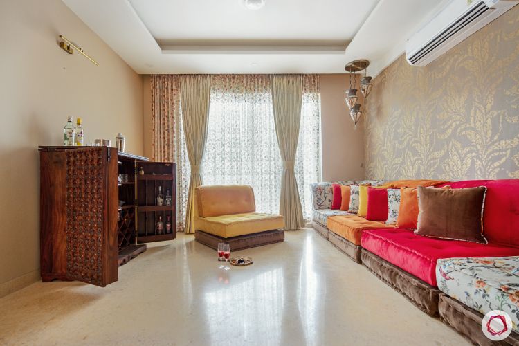 celebrity-homes-low-floor-seating-yellow-orange-bar-unit-window-curtain