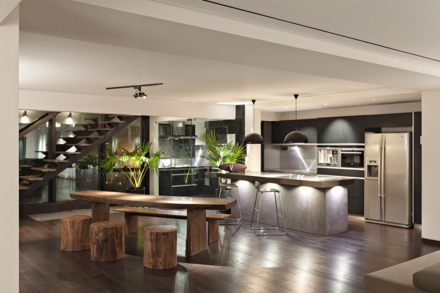 celebrity-homes-john-abraham-inspired-wooden-table-kitchen