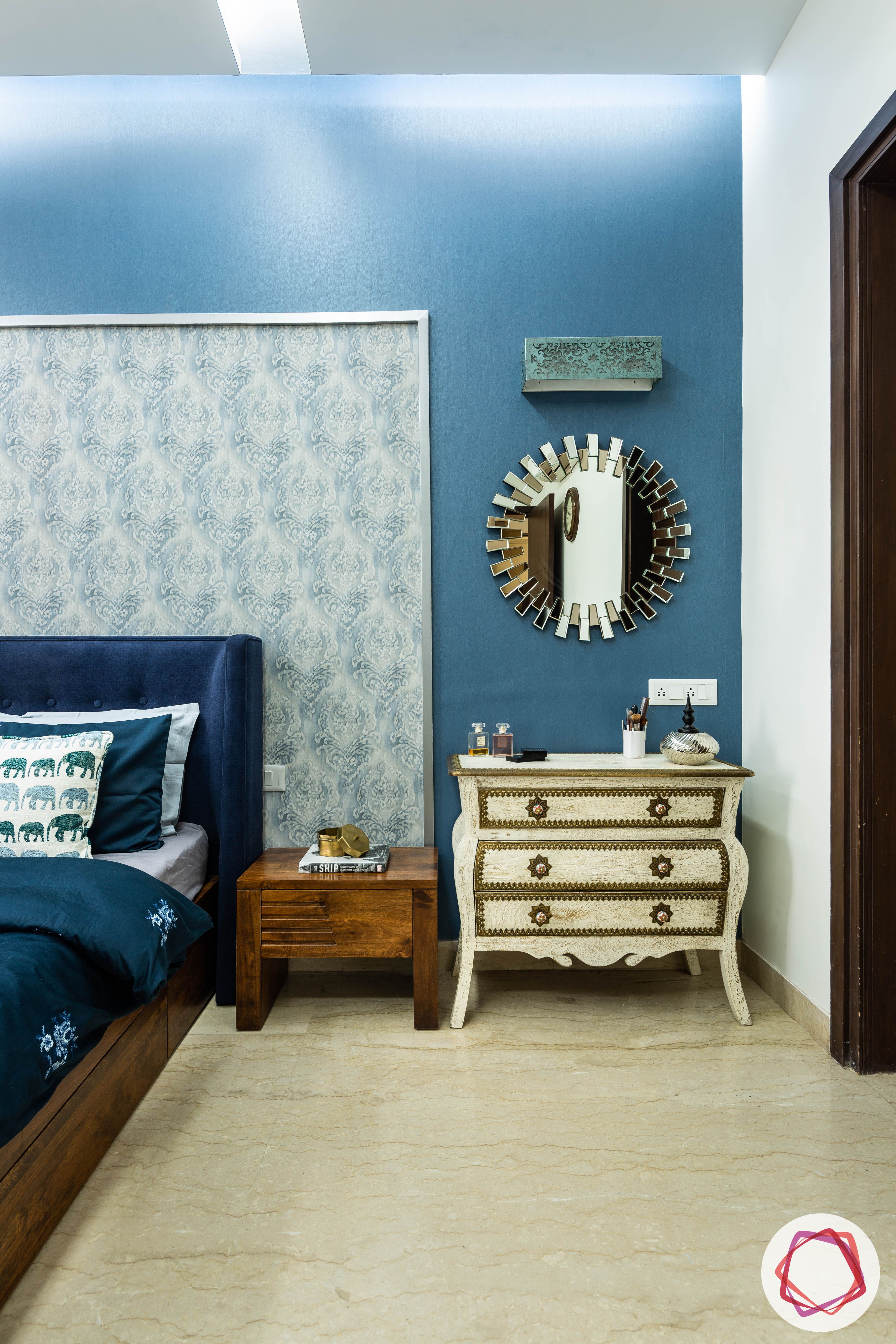 blue-wall-sheet-headboard-side-table-mirror