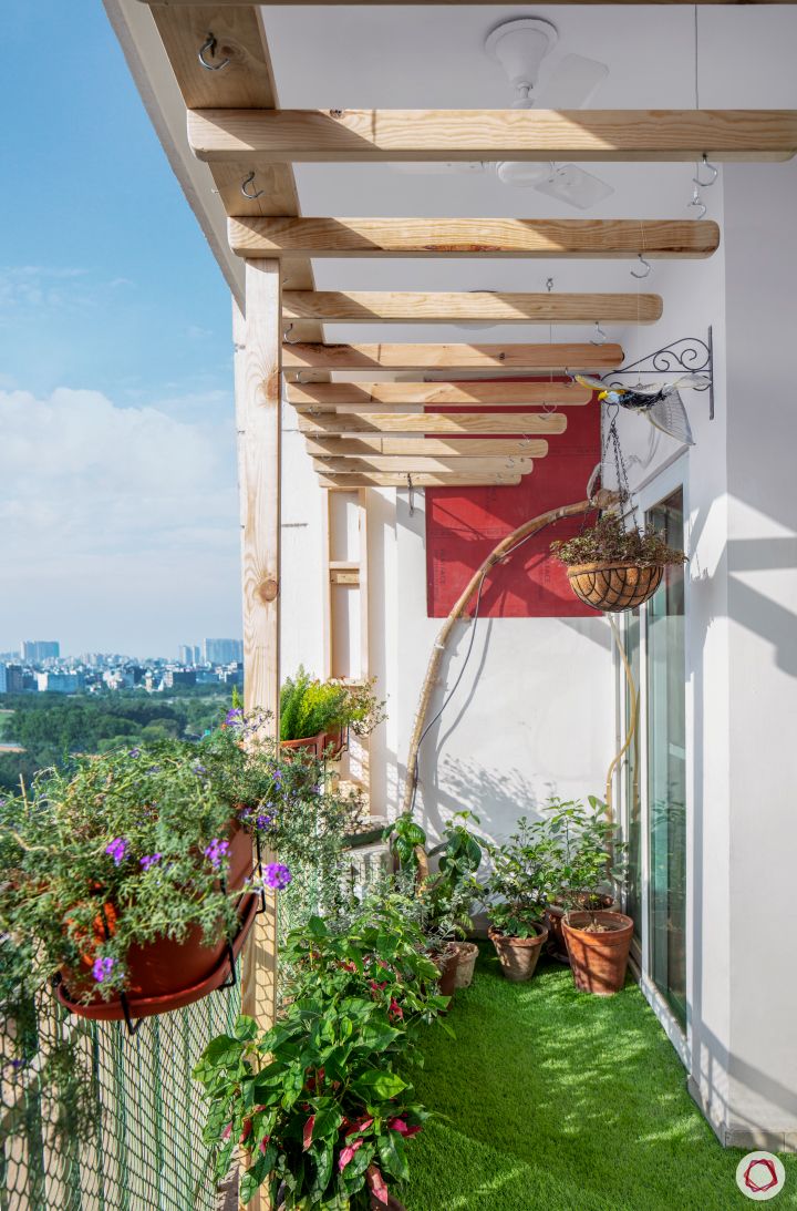 sunworld-vanalika-balcony-artificial-grass-wooden-rafters