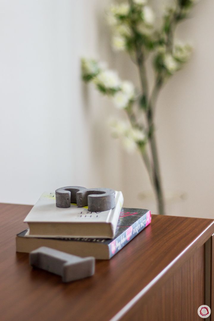 top-interior-designers-in-bangalore-wooden-bedroom-table-flowers