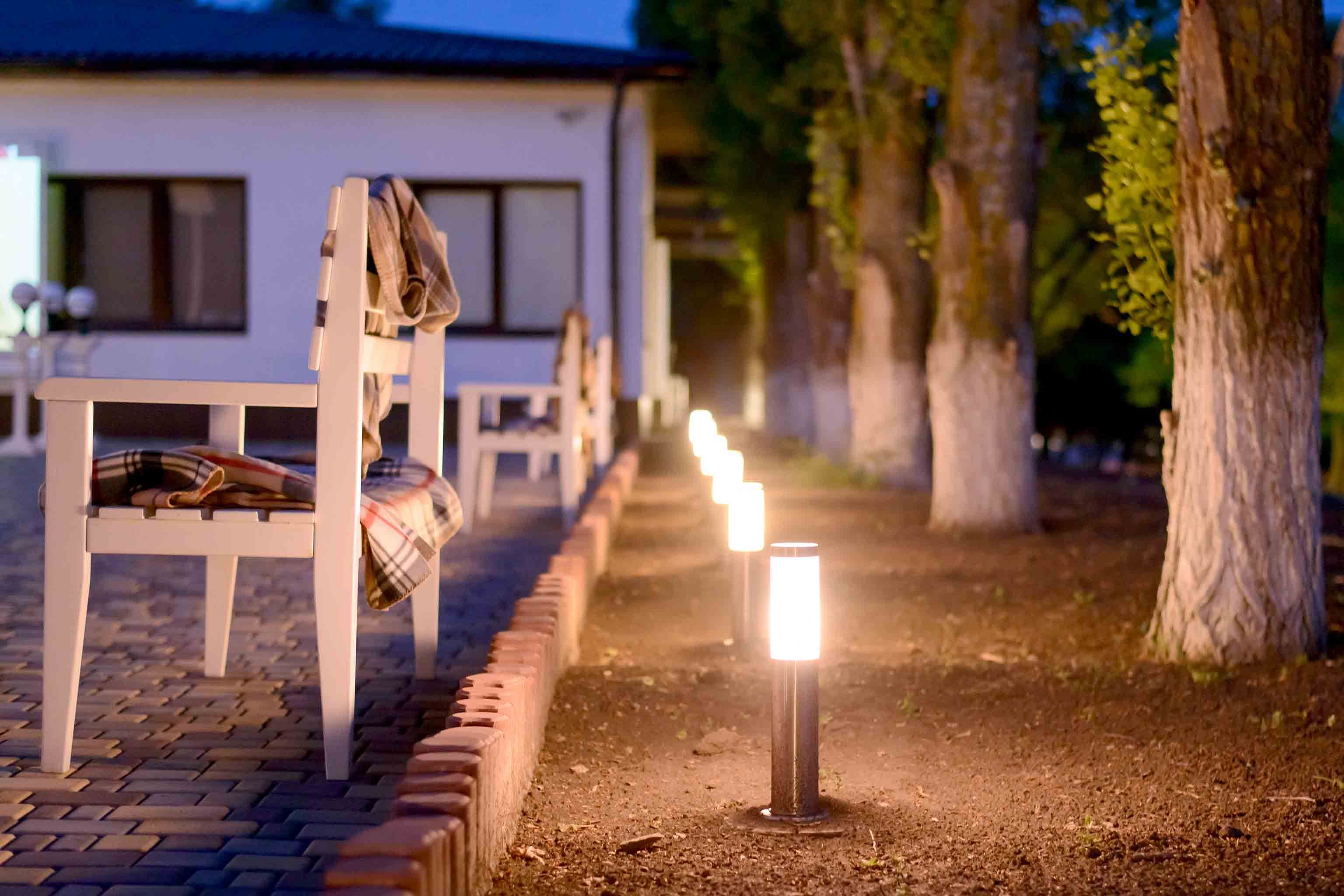 garden lights-bollard light-garden-dark garden