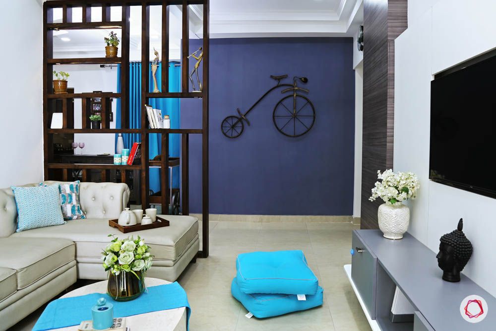 floor seating ideas-floor cushions-blue cushions-living room