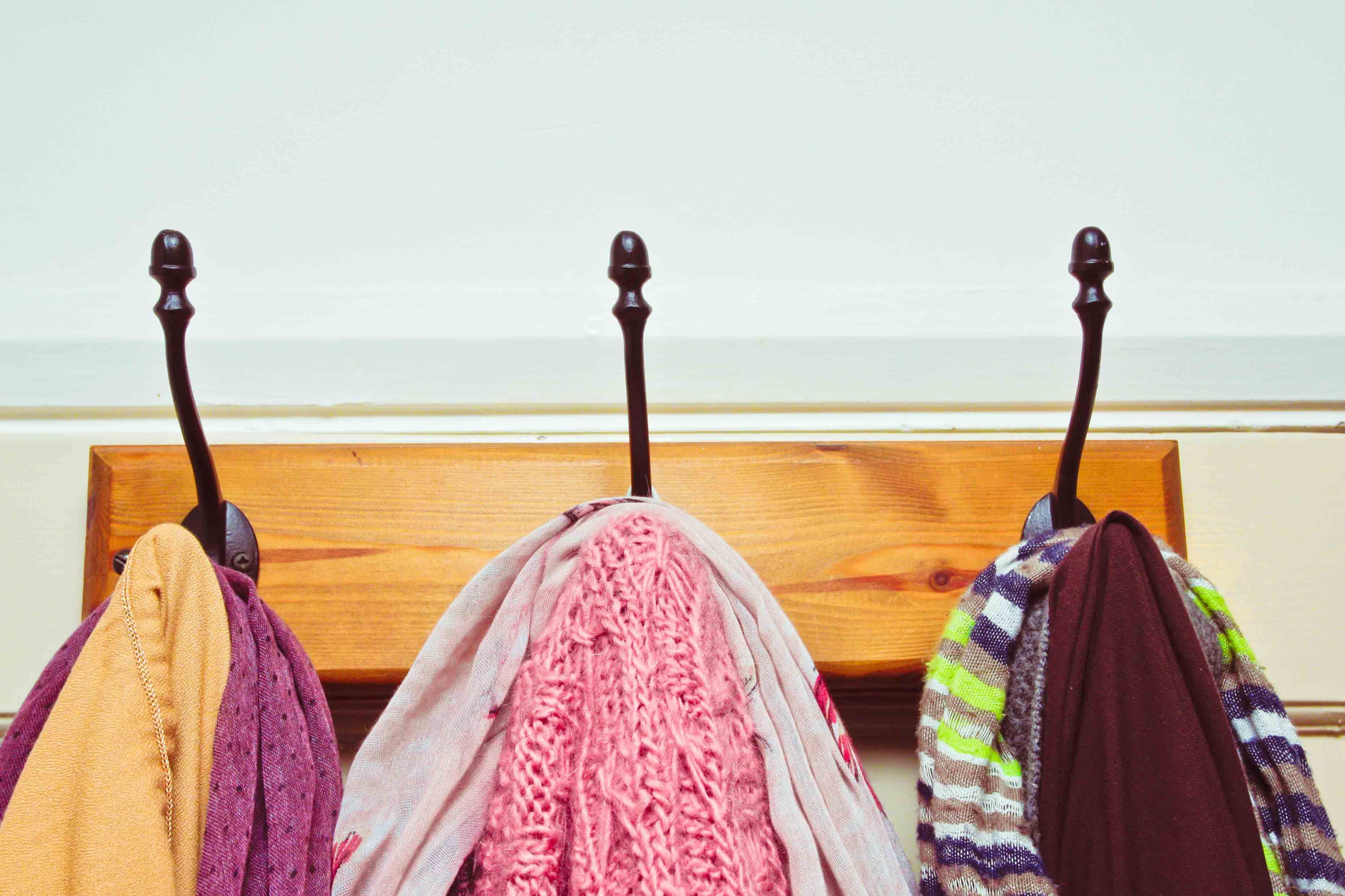 hooks-wardrobe-door-clothes-scarves