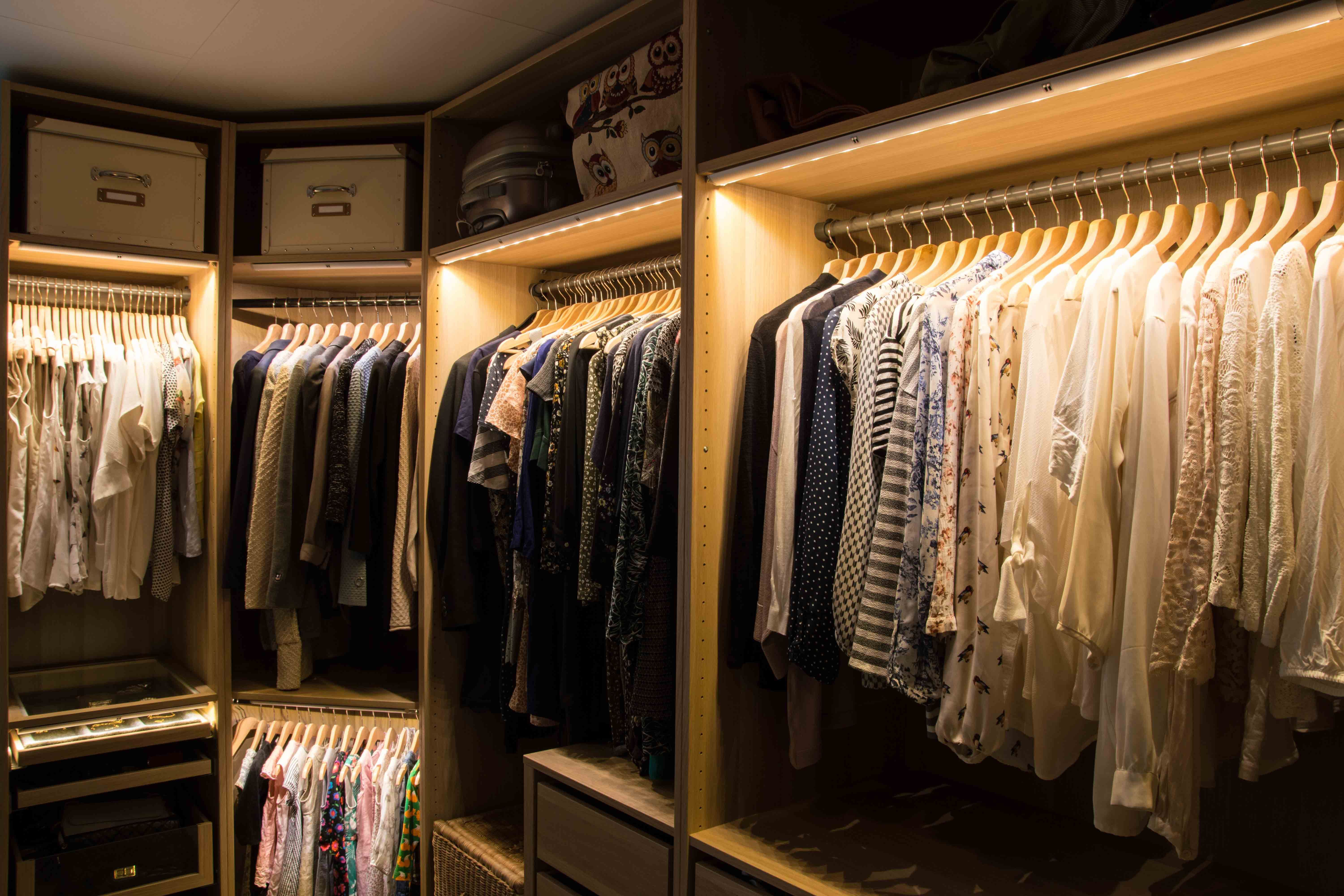 wardrobe-lighting-shirts-tops-clothes-boxes