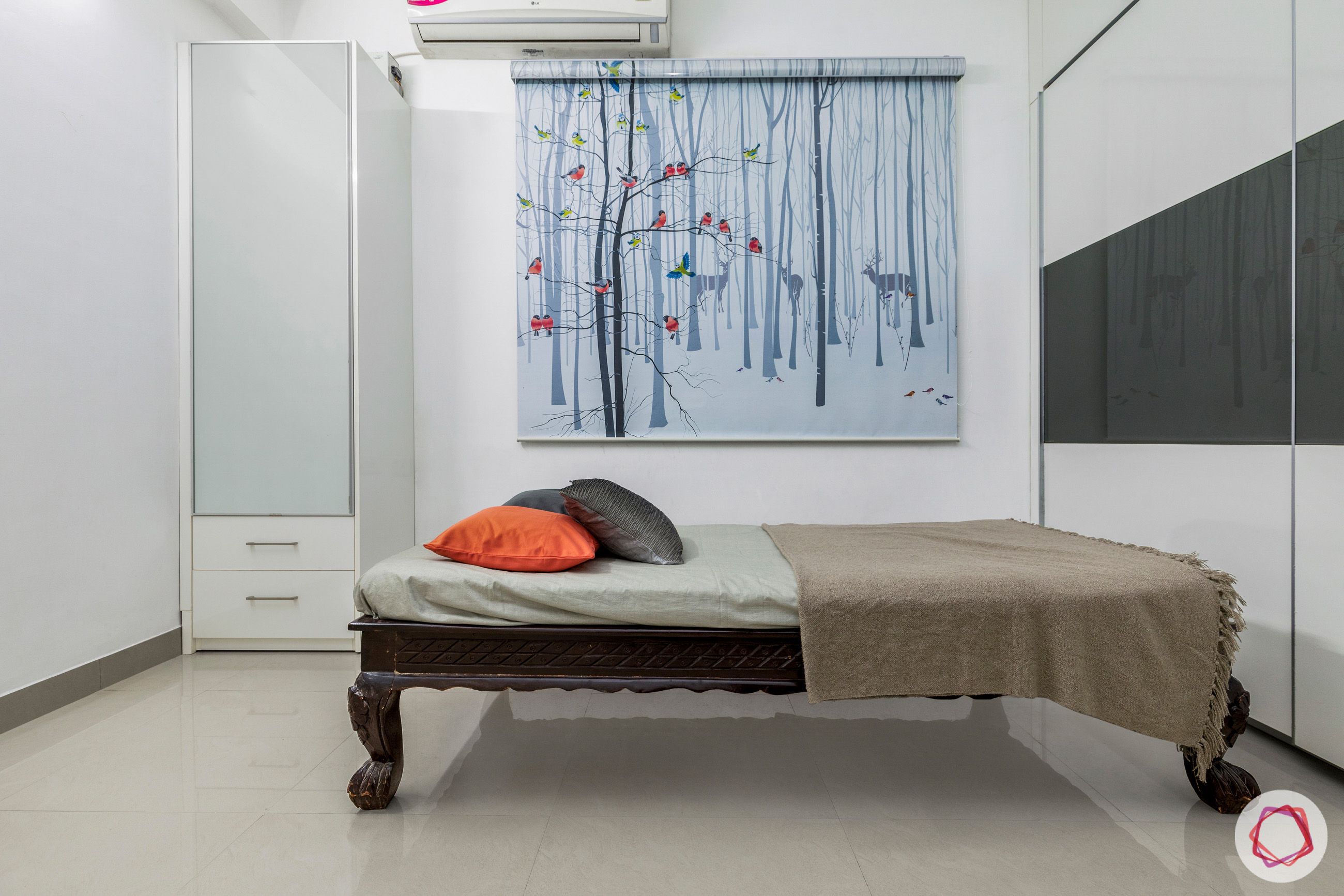 bedroom-master-blinds-wardrobe-dresser-mirror-bed-pillows