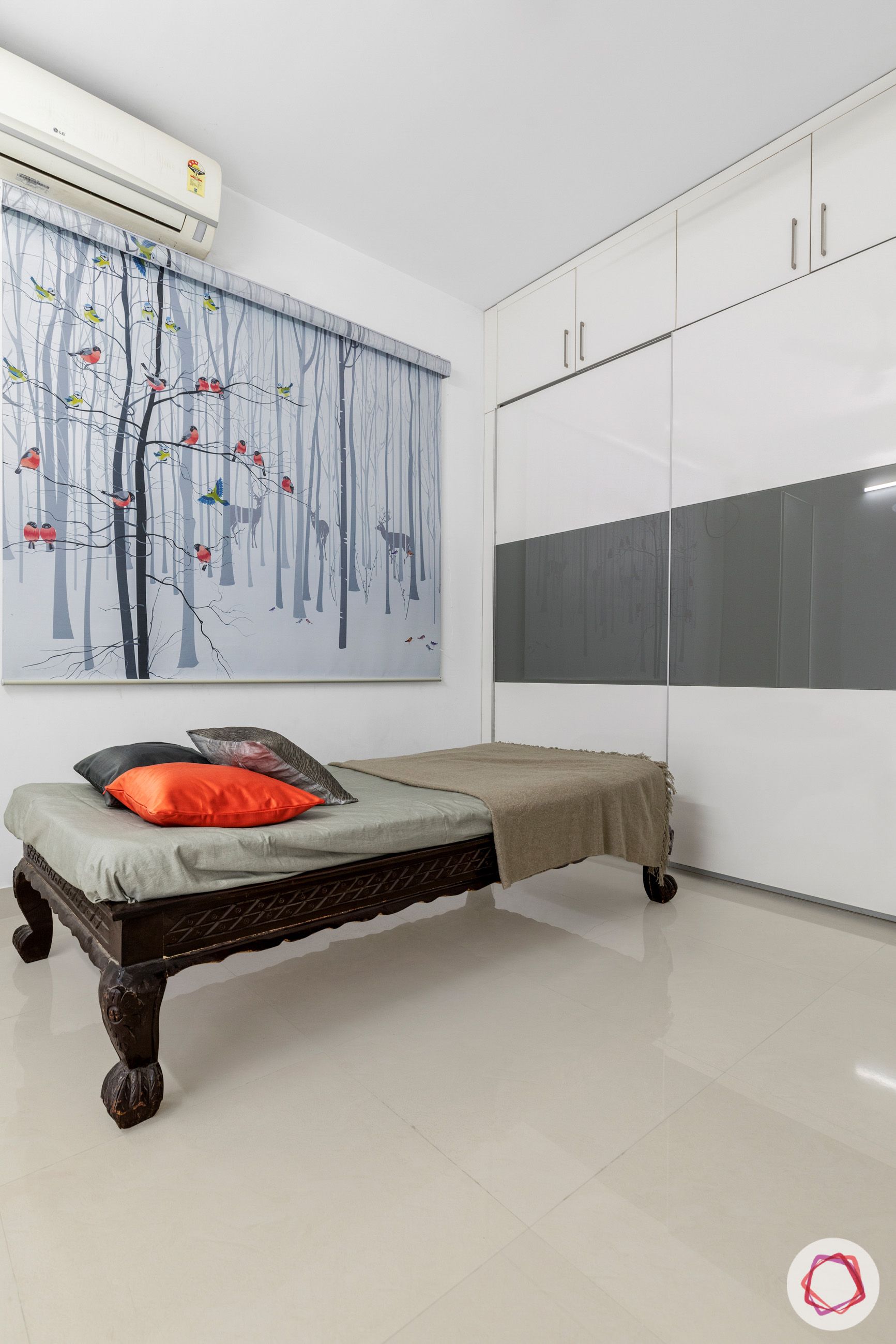 bedroom-wardrobe-white-grey-blinds