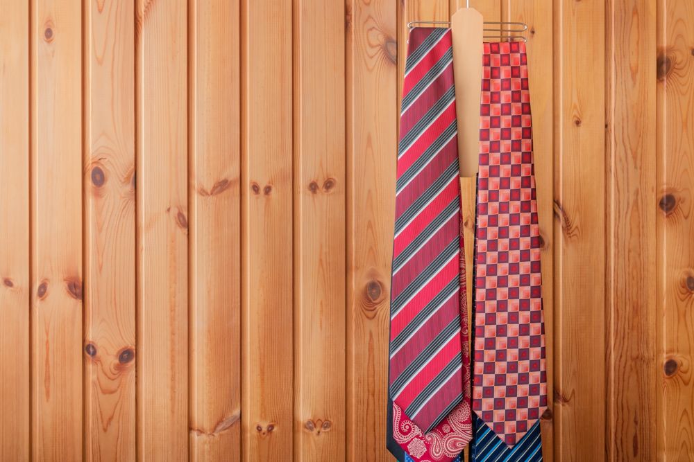 men’s closet design-tie hangers