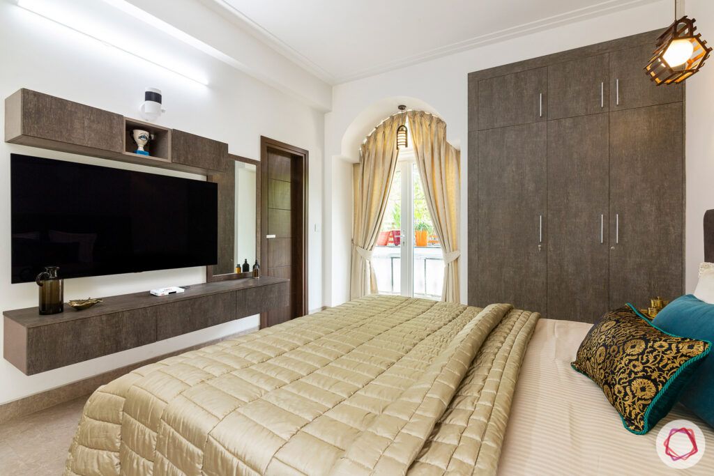 house-renovation-master-bedroom-arched-balcony-TV-unit