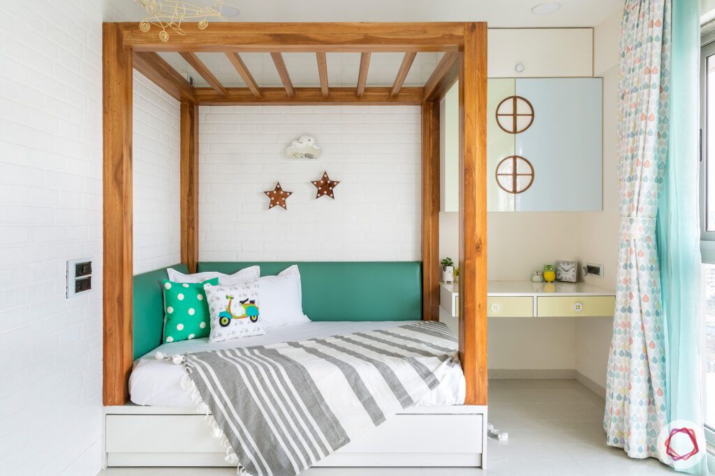 modern bedroom designs-columns-wooden rafters-desk nook