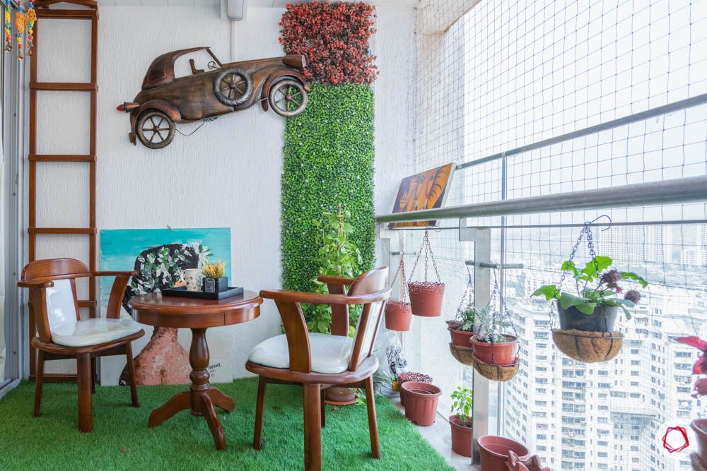 flat balcony ideas-wall art-vertical garden-planters-balcony