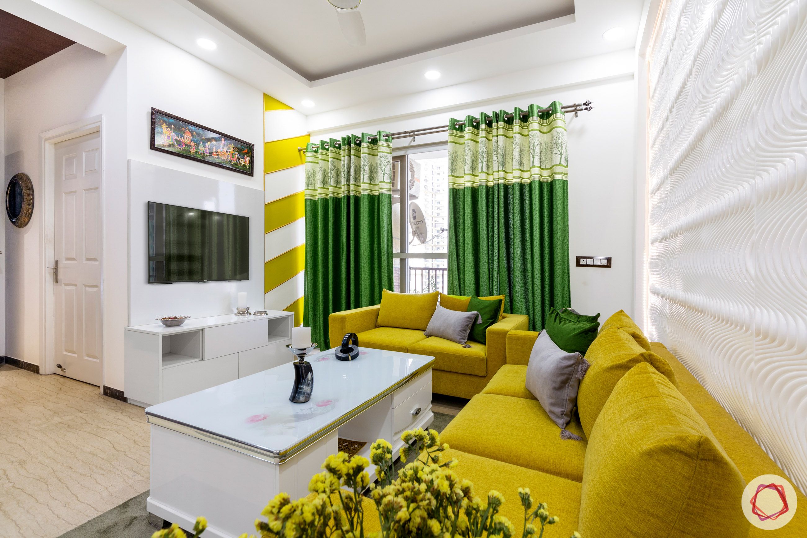 dasnac-living-room-yellow panel-green-curtains