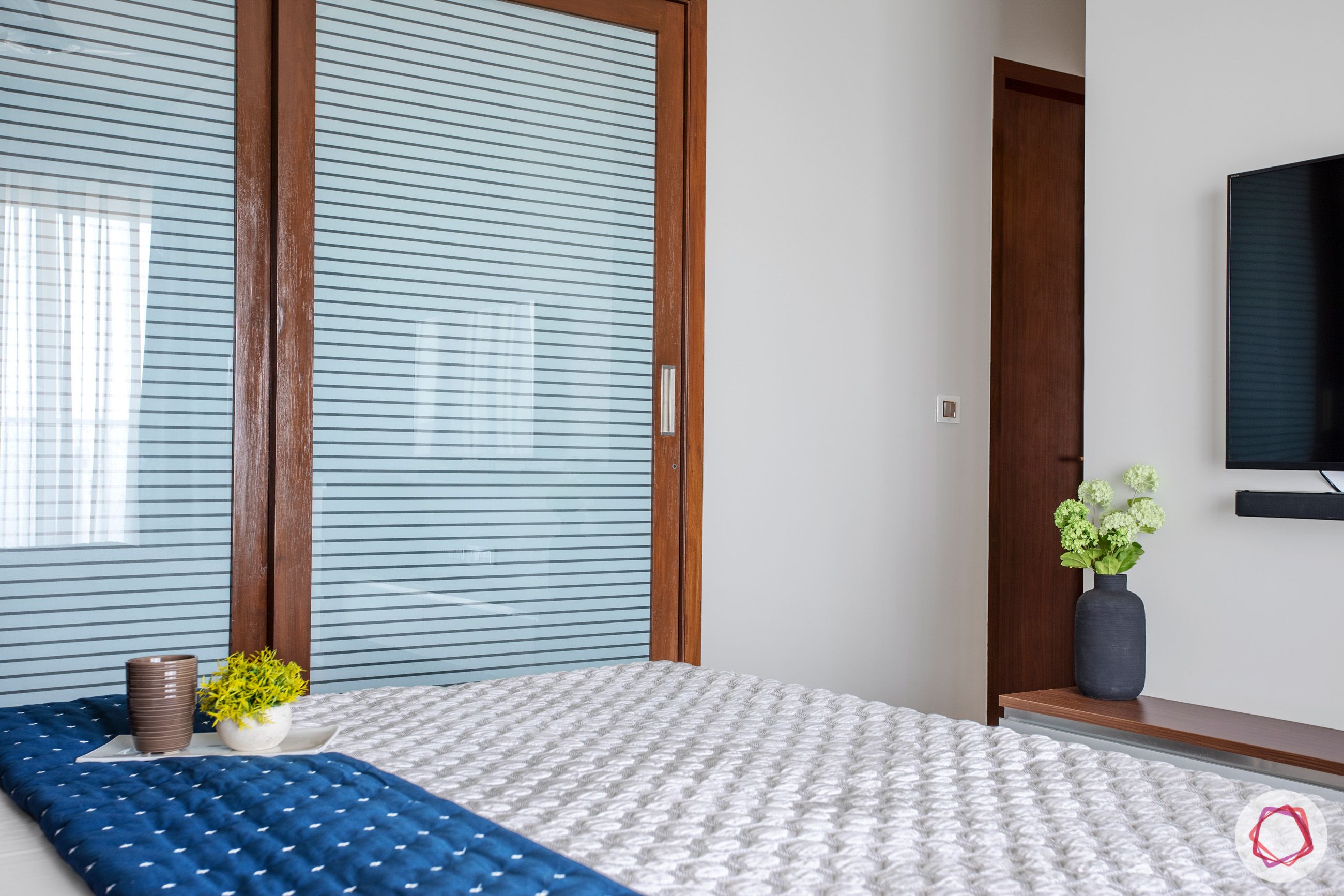 crescent-bay-parel-master-bedroom-wardrobe-glass